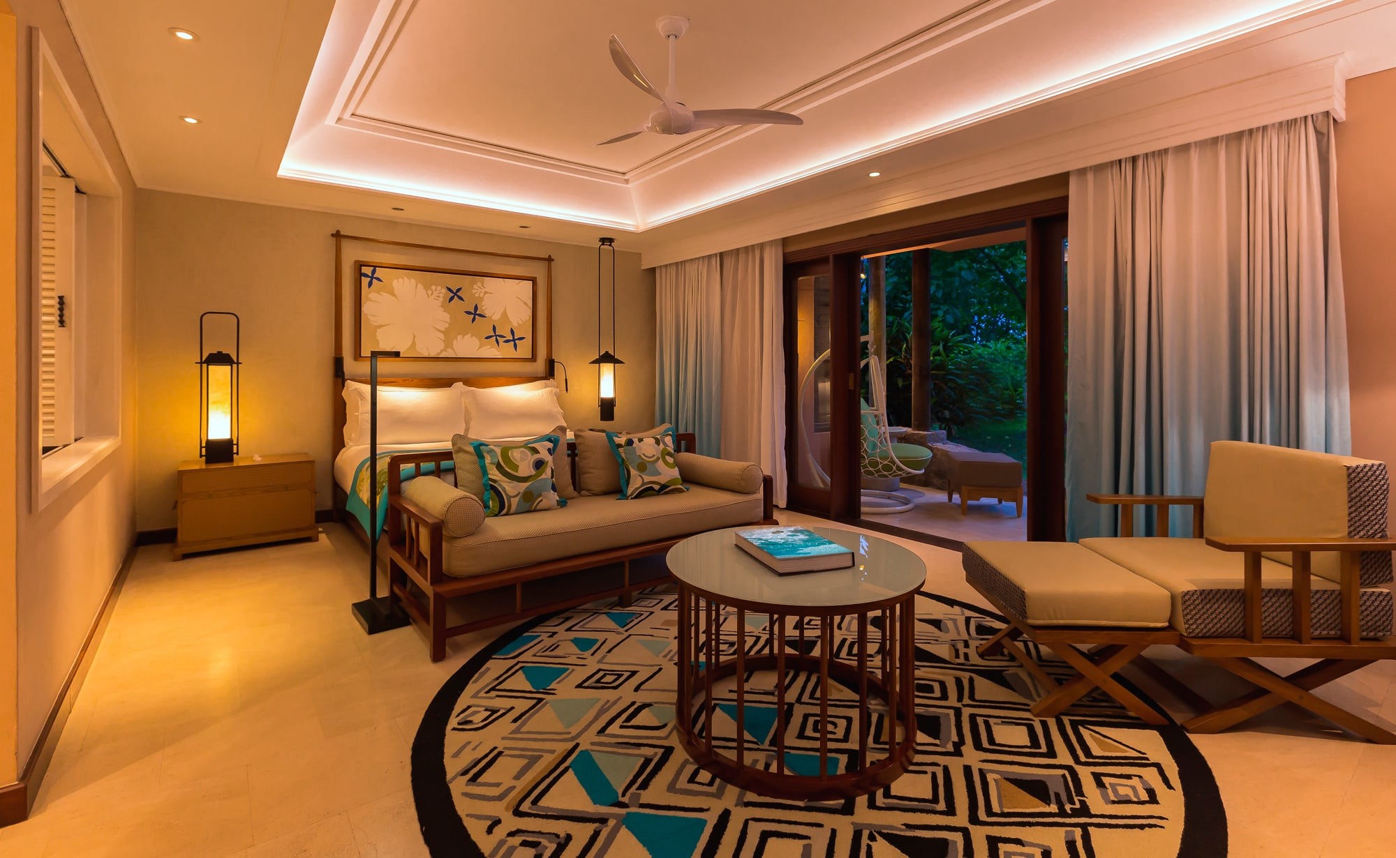 constance-lemuria-seychelles bed